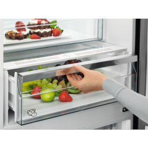 AEG RCB636E5MW 201cm Freestanding Fridge Freezer